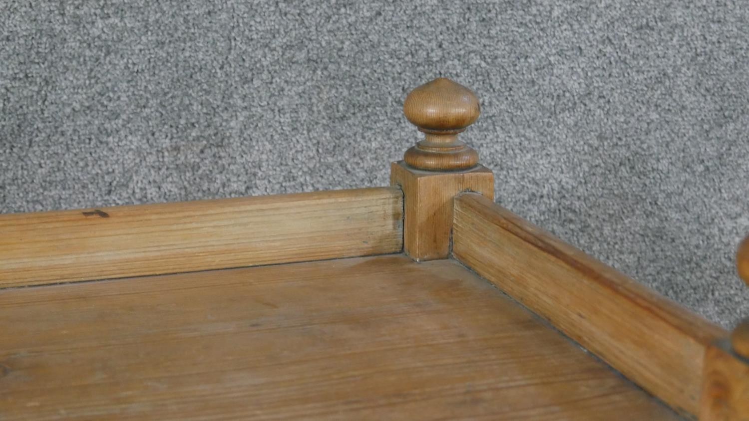 A Victorian pine whatnot, with four shelves joned by baluster turned stems. H.125 W.59 D.38cm - Image 4 of 6