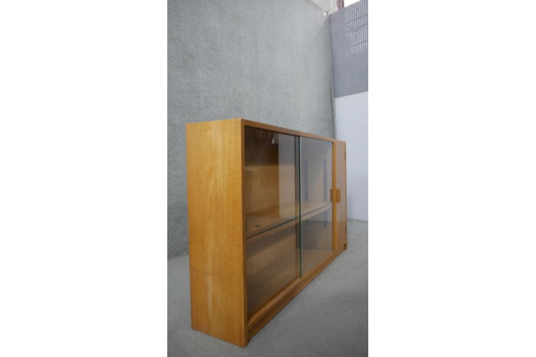 A 1960s light oak glazed Criterion bookcase, with two glass sliding doors enclosing shelves, one - Image 5 of 6