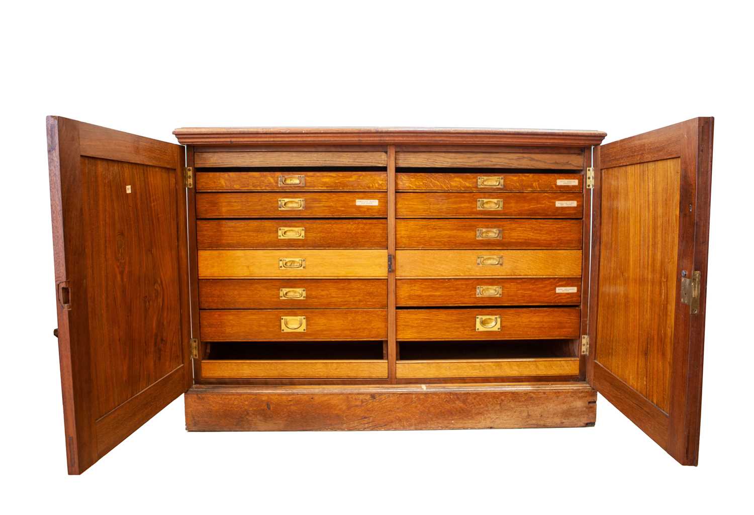 A 19TH CENTURY MAHOGANY COLLECTOR'S CABINET - Image 3 of 4