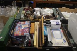 A TRAY OF GOLD RIMMED TEA AND DINNERWARE (TRAY NOT INCLUDED)