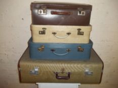 A SELECTION OF 4 VINTAGE SUITCASES