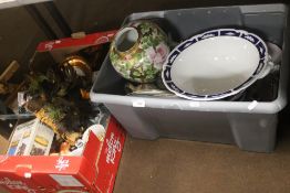 A QUANTITY OF SUNDRIES AND CERAMICS