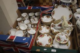 A TRAY OF ROYAL ALBERT OLD COUNTRY ROSES TEA AND DINNERWARE (TRAYS NOT INCLUDED)