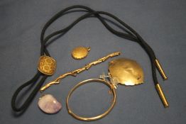 A COLLECTION OF GOLD AND YELLOW METAL JEWELRY