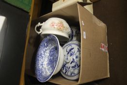 A TRAY OF CERAMICS TO INCLUDE TWO LARGE BLUE AND WHITE STORAGE JARS (TRAYS NOT INCLUDED)