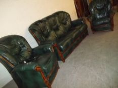 AN ITALIAN STYLE LEATHER 3 PIECE SUITE, A 3 SEATER SOFA AND 2 CHAIRS, TO INCLUDE A POWERED