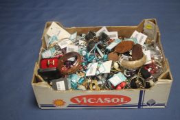 A BOX OF ASSORTED COSTUME JEWELRY