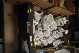 A TRAY OF ELIZABETHAN TEA AND DINNERWARE (TRAY NOT INCLUDED)