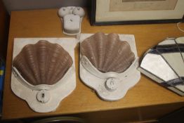 A PAIR OF VINTAGE WALL LIGHTS TOGETHER WITH A VINTAGE GLASS SHADE