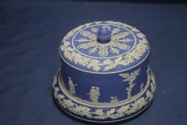 A WEDGEWOOD JASPERWARE CAKE DISH A/F
