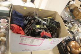 A HORNBY TIN PLATE DUBLO TRAIN SET WITH CLOCKWORK LOCOMOTIVE AND A SELECTION OF TRACK (TRAYS NOT