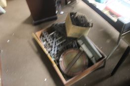 A QUANTITY OF VINTAGE DUBLO TRAIN TRACK AND A TURNTABLE