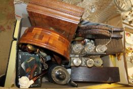 A QUANTITY OF ASSORTED COLLECTABLES TO INCLUDE AN ART DECO SILVER PLATED SIX BOTTLE CRUET SET,