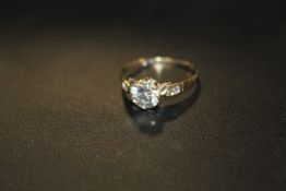 A HALLMARKED 9CT GOLD DRESS RING, APPROX 2.4 G, RING SIZE V-W