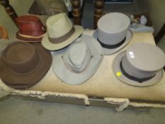 A QUANTITY OF VINTAGE AND MODERN HATS TO INCLUDE TWO GREY TOP HATS