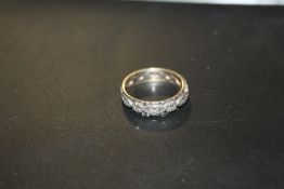 AN UNMARKED ETERNITY RING, APPROX 3.5 G, RING SIZE Q