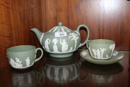 A GREEN WEDGWOOD JASPERWARE TEAPOT, TOGETHER WITH TWO TEACUPS AND ONE SAUCER