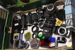 A TRAY OF ASSORTED CAMERA ACCESSORIES TO INCLUDE LENSES
