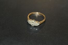 A 9CT GOLD AND PLATINUM SET DIAMOND RING, APPROX 2 G, RING SIZE L