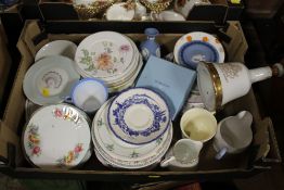 A TRAY OF ASSORTED CHINA AND CERAMICS TO INCLUDE SHELLEY, WEDGWOOD ETC.
