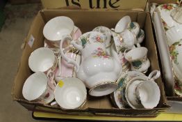 A BOX OF ASSORTED CHINA TO INCLUDE ROYAL ALBERT BERKELEY EXAMPLES