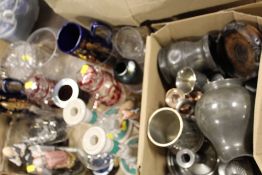 A TRAY OF ASSORTED CERAMICS AND GLASSWARE TO INCLUDE A ROYAL BRIERLEY CRYSTAL LUSTRE VASE, RED AND