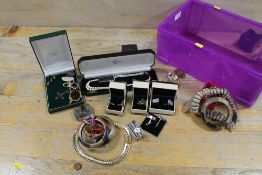 A SMALL TRAY OF COSTUME JEWELLERY ETC