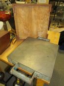 A 'VERY HEAVY' ENGINEERS SURFACE TABLE