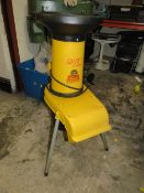 AN AL-KO H11005 ELECTRIC GARDEN SHREDDER