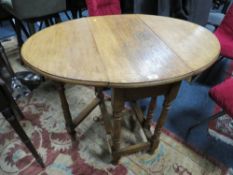 A VINTAGE OAK DROPLEAF TABLE