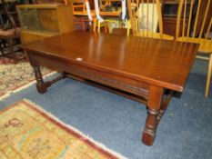 A REPRODUCTION OAK 'OLD CHARM' STYLE COFFEE TABLE - W 140 CM