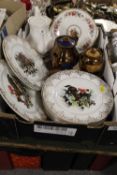 A TRAY OF ASSORTED CERAMICS TO INCLUDE A SET OF HUNTING THEMED CABINET PLATES, VARIOUS TEAPOTS ETC