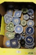 A TRAY OF ASSORTED WEDGWOOD JASPERWARE IN VARIOUS COLOURWAYS (APPROX 50)