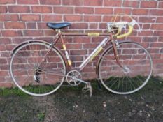 A VINTAGE FALCON ERNIE CLEMENT 5 SPEED RACING BIKE WITH 21