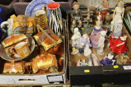 A TRAY OF ASSORTED FIGURINES TOGETHER WITH A TRAY OF COTTAGEWARE ETC TO INCLUDE A BESWICK VASE