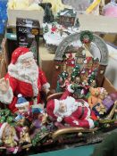 A QUANTITY OF ASSORTED MODERN AND VINTAGE CHRISTMAS DECORATIONS TO INCLUDE RETRO BAUBLES, ANIMATED