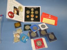 A COLLECTION OF ASSORTED COMMEMORATIVE COINAGE TO INCLUDE CROWNS ETC