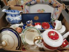 A TRAY OF ASSORTED CHINA AND CERAMICS TO INCLUDE COALPORT, ROYAL DOULTON, MINTON ETC