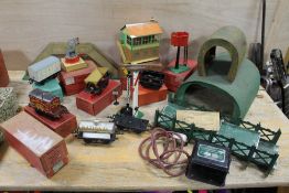 TWO BOXES OF VINTAGE HORNBY TRAINS 0 GAUGE BOXED ACCESSORIES TO INCLUDE A FLAT TRUCK, N0.1 WATER