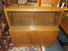 A VINTAGE OAK TWO TIER BOOKCASE - W 89 CM