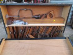 A SELECTION OF CARPENTERS WOODEN MOULDING PLANES, BRACES, VARIOUS OTHER PLANES AND CUTTERS ETC IN