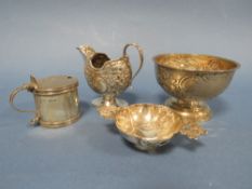 THREE PIECES OF HALLMARKED SILVER TO INCLUDE SMALL PEDESTAL BOWL, CREAM JUG, MUSTARD POT AND A WHITE