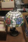 A TIFFANY STYLE TABLE LAMP