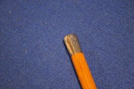 MALACCA WALKING CANE, WITH CHINESE WHITE METAL CAP CARRYING THE MARKING FOR WANG HING