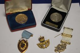 A COLLECTION OF MASONIC MEDALS TOGETHER WITH A SMALL QUANTITY OF COINS