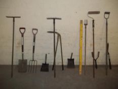 A SELECTION OF GARDEN TOOLS