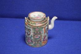 AN ORIENTAL LIDDED POT NO MAKERS MARKS