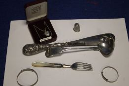 A COLLECTION OF HALLMARKED SILVER AND WHITE METAL ITEMS