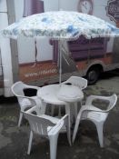 A PLASTIC GARDEN SET WITH 4 CHAIRS AND A PARASOL