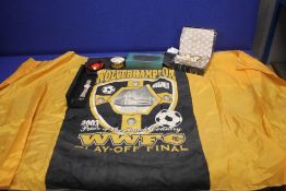 A BOX OF COLLECTABLES TO INCLUDE COSTUME JEWELLREY, PEN ETC